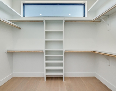 708 W 10th Street - Photo Thumbnail 15