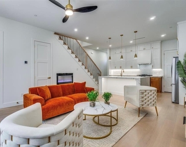 708 W 10th Street - Photo Thumbnail 6