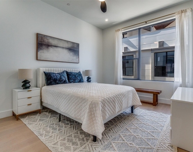708 W 10th Street - Photo Thumbnail 10