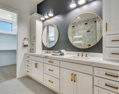 708 W 10th Street - Photo Thumbnail 8