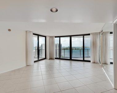 5420 N Ocean Drive - Photo Thumbnail 3