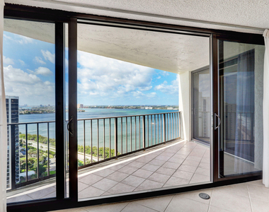 5420 N Ocean Drive - Photo Thumbnail 16