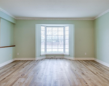 4719 Skillman Street - Photo Thumbnail 4