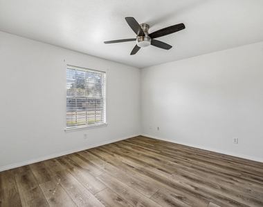 4719 Skillman Street - Photo Thumbnail 13