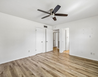 4719 Skillman Street - Photo Thumbnail 14