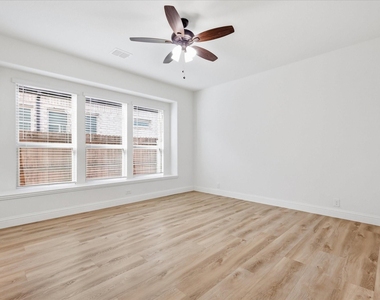 229 Clairmont Drive - Photo Thumbnail 15