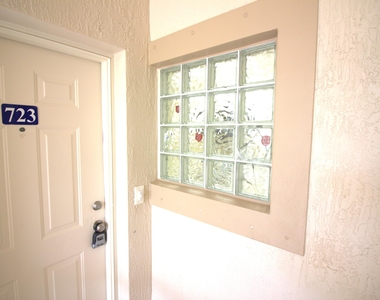 1145 Golden Lakes Boulevard - Photo Thumbnail 6