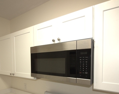 1145 Golden Lakes Boulevard - Photo Thumbnail 11
