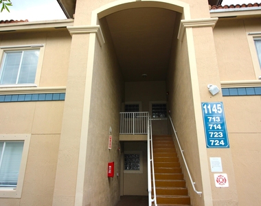 1145 Golden Lakes Boulevard - Photo Thumbnail 5