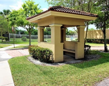 1145 Golden Lakes Boulevard - Photo Thumbnail 8