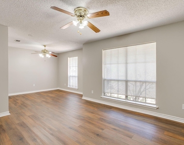 6528 Winifred Drive - Photo Thumbnail 3