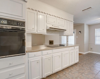 6528 Winifred Drive - Photo Thumbnail 6