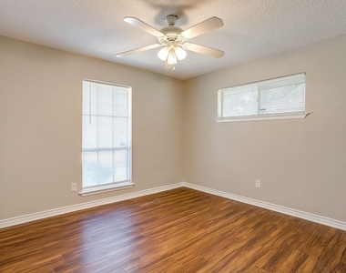 6528 Winifred Drive - Photo Thumbnail 13