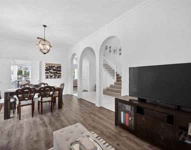1507 Hunters Creek Drive - Photo Thumbnail 2