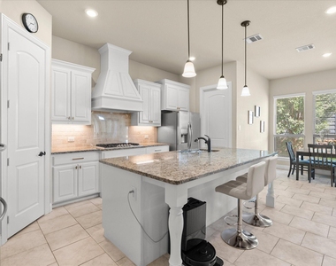 4704 Bonfire Way - Photo Thumbnail 13