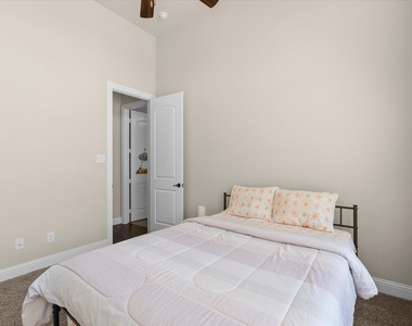 4704 Bonfire Way - Photo Thumbnail 17