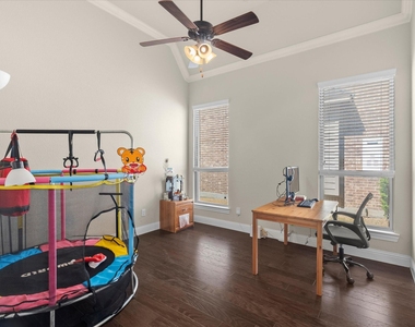 4704 Bonfire Way - Photo Thumbnail 3