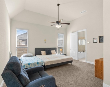 4704 Bonfire Way - Photo Thumbnail 21