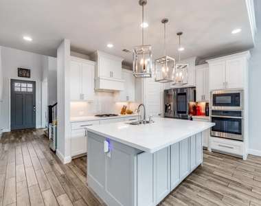 820 Manchester Avenue - Photo Thumbnail 4