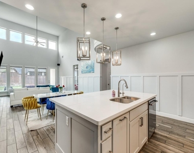820 Manchester Avenue - Photo Thumbnail 6