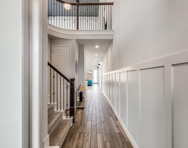 820 Manchester Avenue - Photo Thumbnail 3