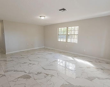 2312 N 42nd Street - Photo Thumbnail 3