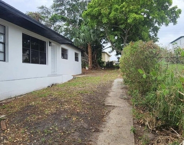 1197 W 35th Street - Photo Thumbnail 9