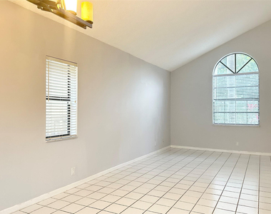 10461 Nw 12th Court - Photo Thumbnail 6