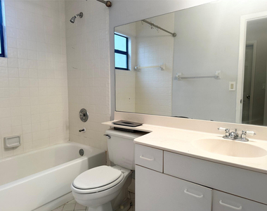 10461 Nw 12th Court - Photo Thumbnail 13