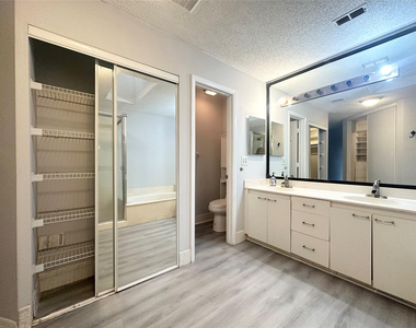 10461 Nw 12th Court - Photo Thumbnail 8