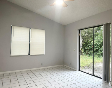 10461 Nw 12th Court - Photo Thumbnail 7