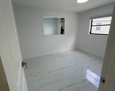 528 N Margaret Court - Photo Thumbnail 21