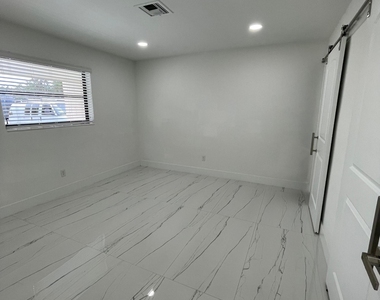 528 N Margaret Court - Photo Thumbnail 13