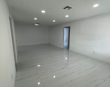 528 N Margaret Court - Photo Thumbnail 4