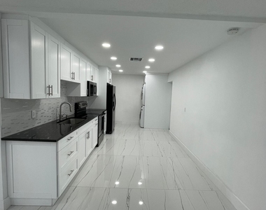 528 N Margaret Court - Photo Thumbnail 9