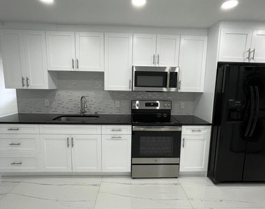 528 N Margaret Court - Photo Thumbnail 8