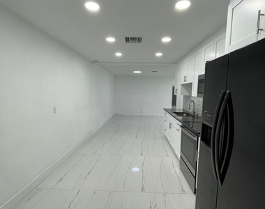 528 N Margaret Court - Photo Thumbnail 10