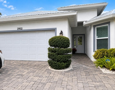 2902 Sw Savona Boulevard - Photo Thumbnail 2