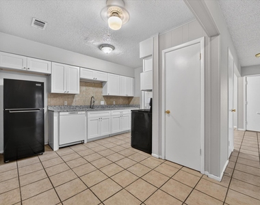 4902 Inverness Avenue - Photo Thumbnail 9