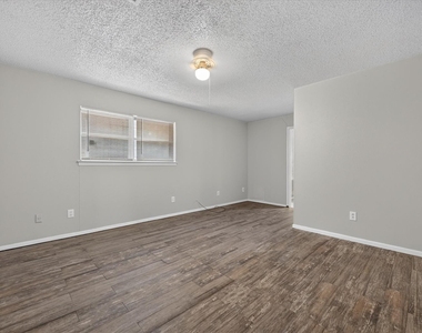 4902 Inverness Avenue - Photo Thumbnail 14
