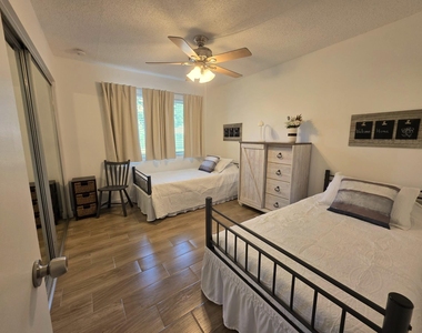 3402 Gardens E Drive - Photo Thumbnail 12