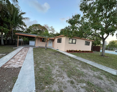 285 Ne 43rd Street - Photo Thumbnail 1