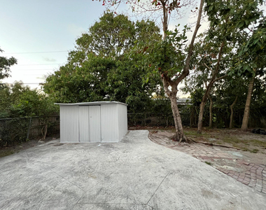285 Ne 43rd Street - Photo Thumbnail 16