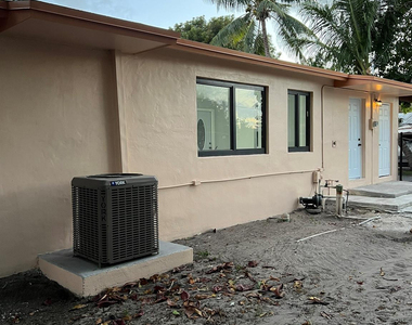 285 Ne 43rd Street - Photo Thumbnail 15