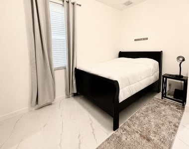 13620 Folkestone Court W - Photo Thumbnail 23