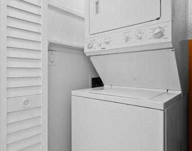 5200 N Flagler Drive - Photo Thumbnail 10
