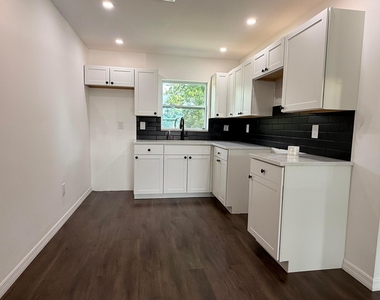 1418 N 16th Street - Photo Thumbnail 3
