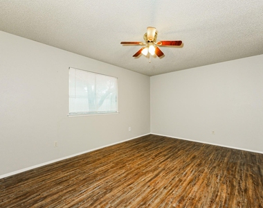 218 Long Shadow Lane - Photo Thumbnail 8