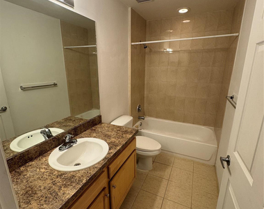 6733 Coral Lake Drive - Photo Thumbnail 5