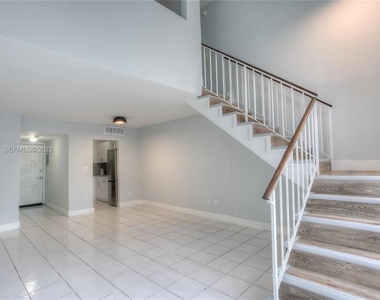 10907 N Kendall Drive - Photo Thumbnail 2